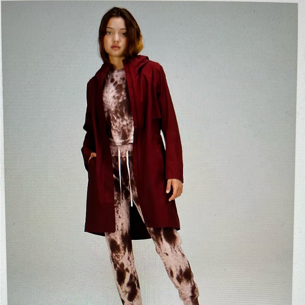 Lululemon Rain rebel Merlot size 12